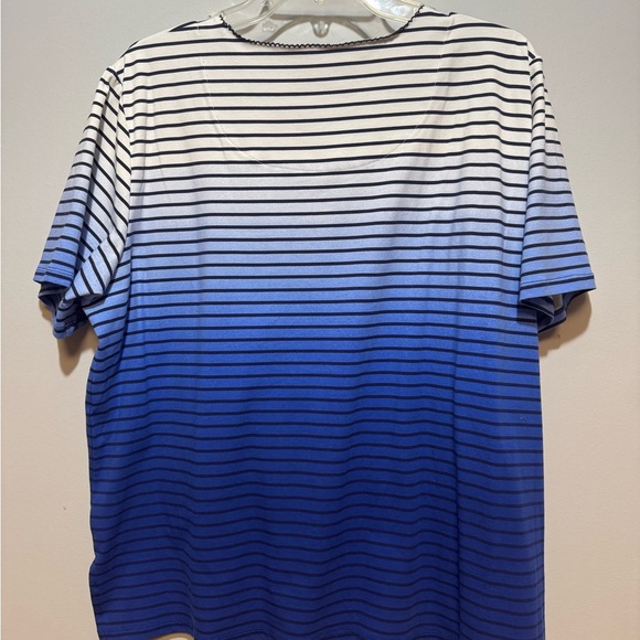 Alfred Dunner White and Blue Boxy Short Sleeve T-Shirt. Size L - Picture 3 of 7